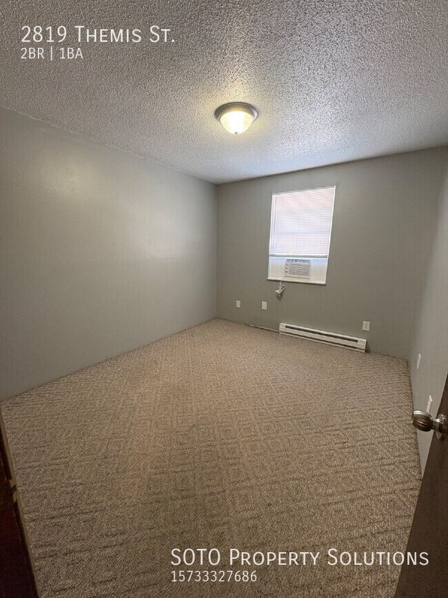 Foto del edificio - 2819 Themis St