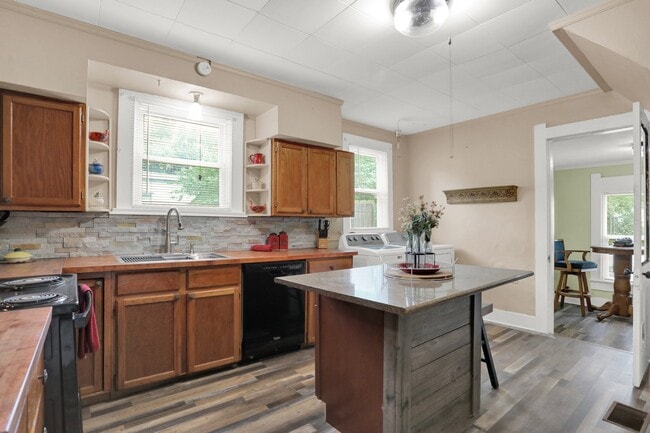 Kitchen - 108 N Muessing St