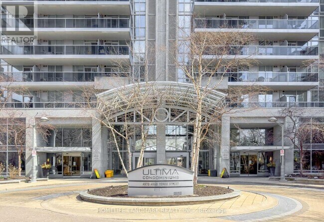 Photo du bâtiment - 4968 Yonge St