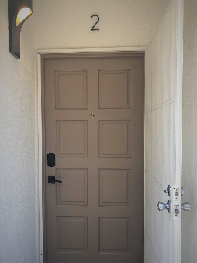Foto del edificio - 4746 Oakwood Ave