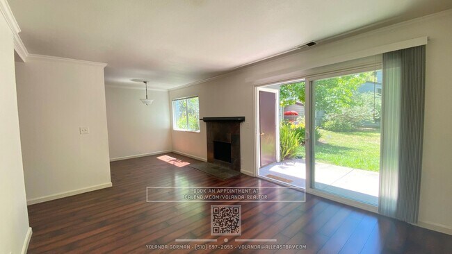 Building Photo - Large Patio, In-unit Washer & Dryer and Mo...