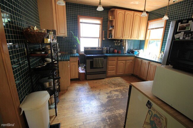 Building Photo - 5 br, 2 bath House - 213 Miller Ave 213 Mi...
