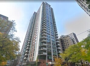 Building Photo - 1340 N Astor St