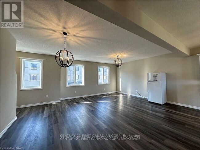 Photo du bâtiment - 435-435 Callaway Rd