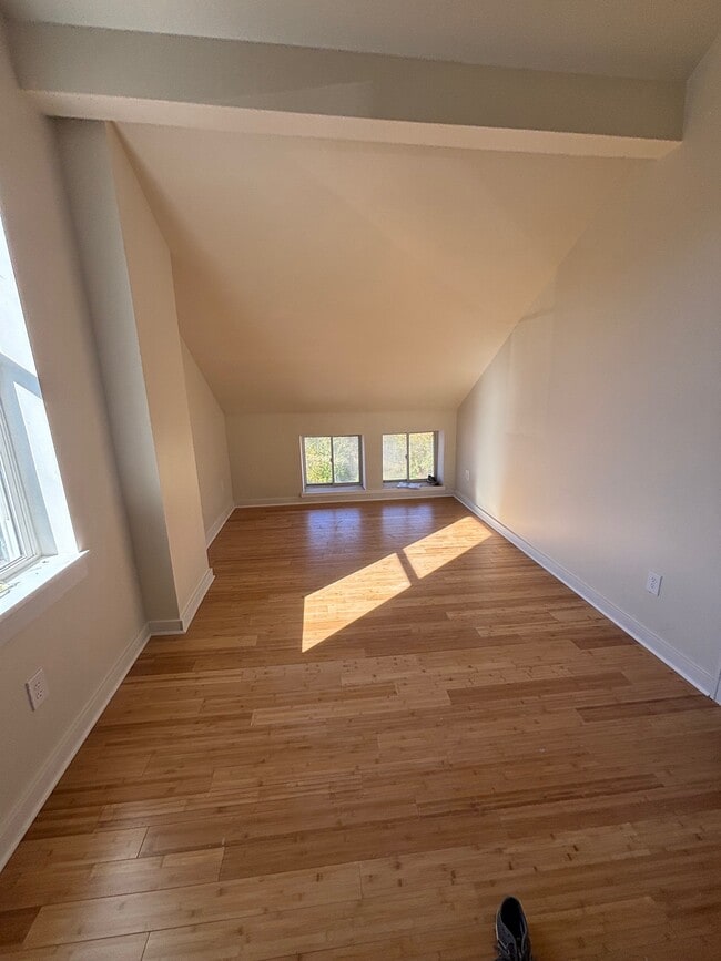 Building Photo - 4124 Kirby Ave