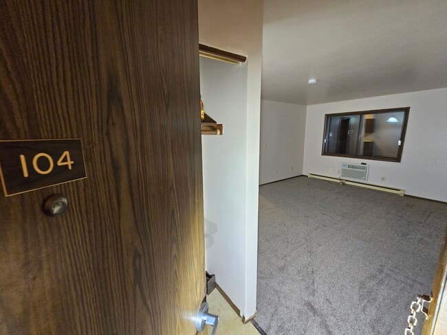 Building Photo - 401 N East St