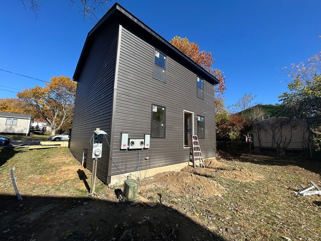 Building Photo - 105 Watson Ave