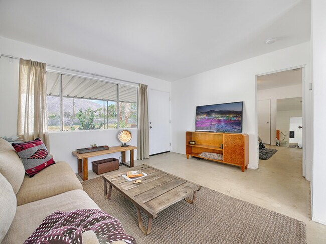 Foto del edificio - 277 East Racquet Club Road