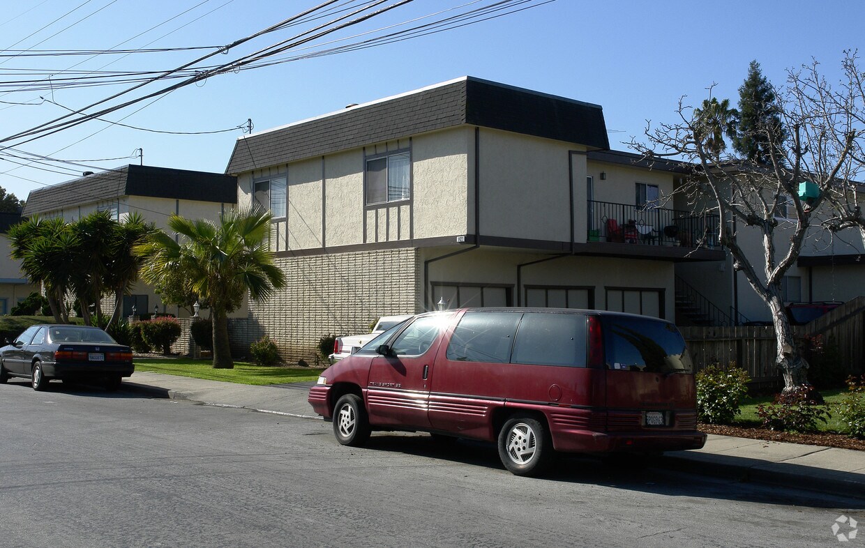 Building Photo - 1422 Oxford St