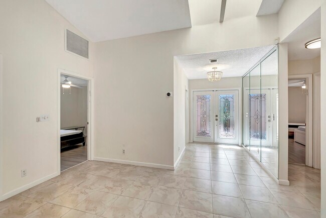 Building Photo - 7755 Villa Nova Dr