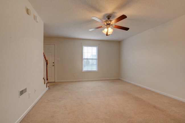 Foto del edificio - 513 Patriot Park Ct