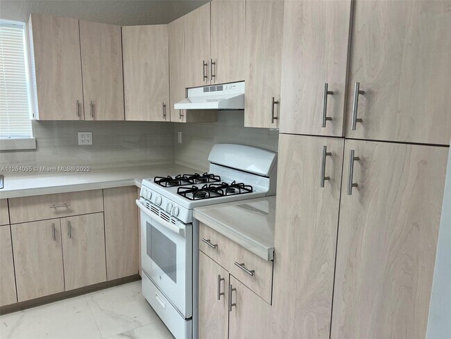 Building Photo - 601 W 51st Pl