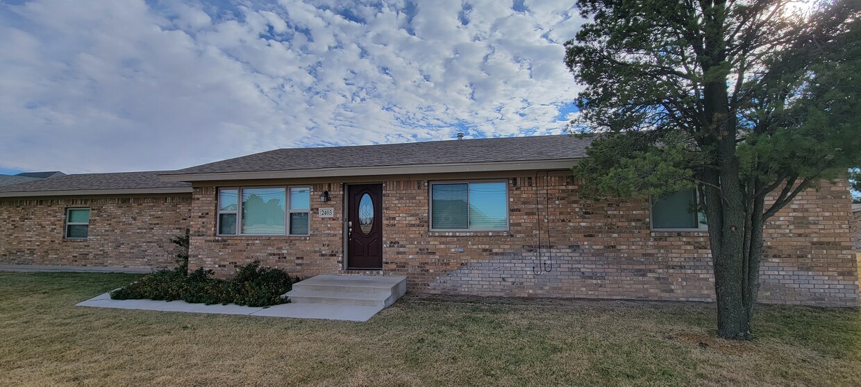 Foto principal - 2403 W College Ln