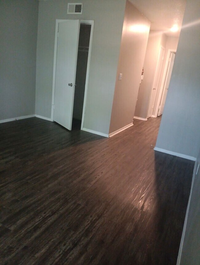 Foto del edificio - 2423 E 55th Pl