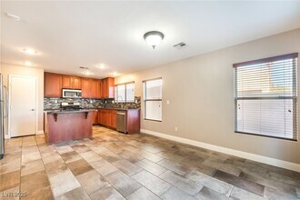 Building Photo - 182 Gilliflower Ave