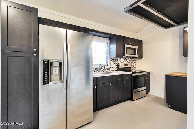 Building Photo - 1638 E Granada Road Unit B