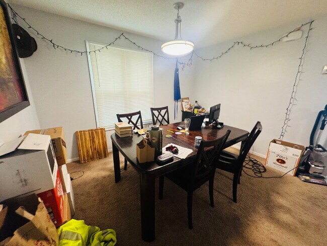 Foto del edificio - Charming 3-Bed Gem in the Heart of Minneapolis - Cozy Lower level duplex.