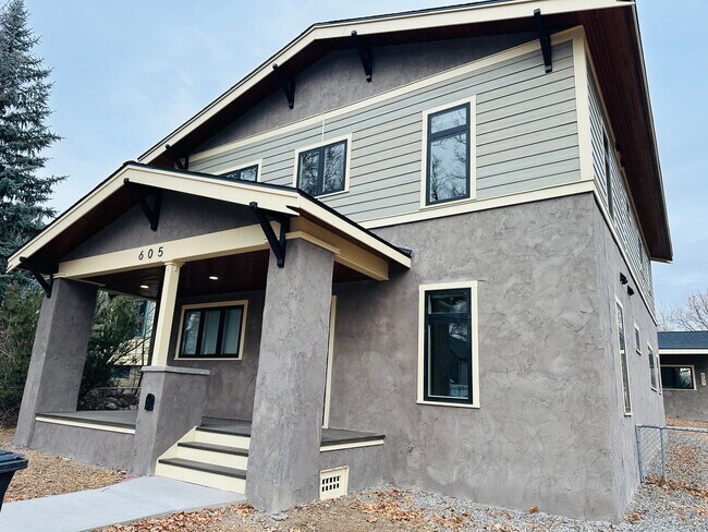 Building Photo - 605 Alderson Ave