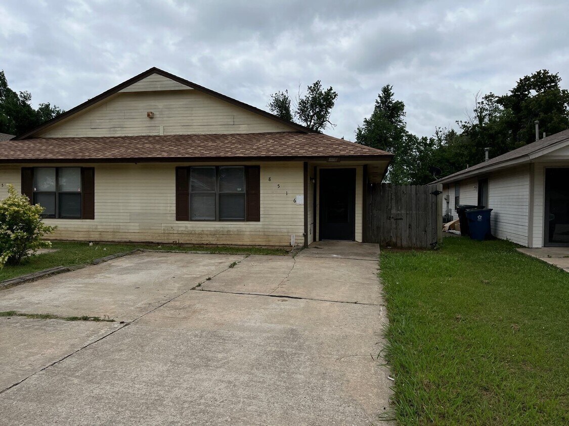 Primary Photo - Available Now - 3 bedroom 2 bath