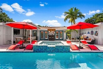 Building Photo - 2600 NE 15th St