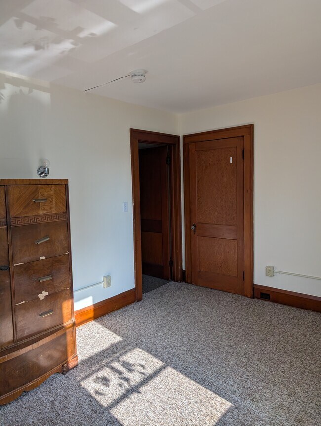 Building Photo - 121 Mansfield Ave