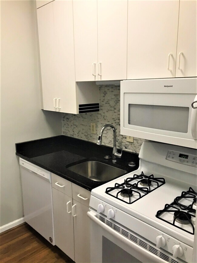 Foto del edificio - 1150 Blue Ridge Ave NE