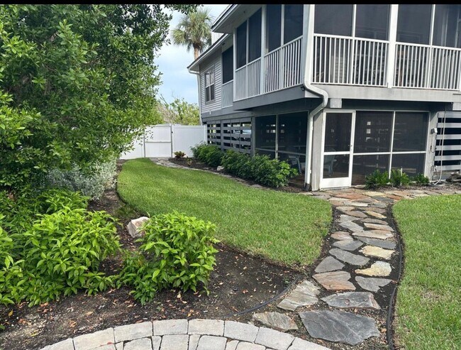 Photo - 981 Main St House