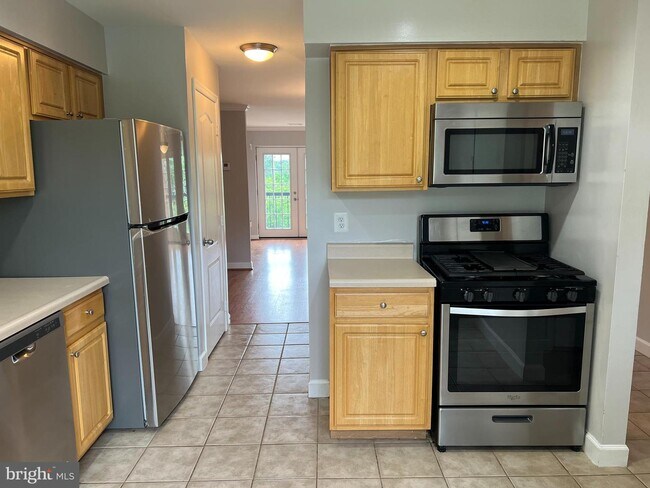 Building Photo - 4037 Chesterwood Dr