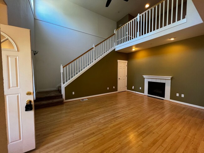 Building Photo - DuPont, 2 bedroom, 2 bath condo with A/C