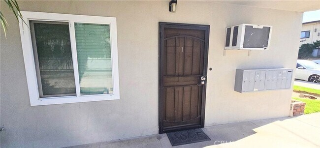 Foto del edificio - 10527 Western Ave