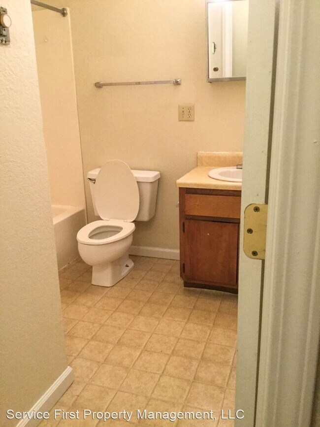 511 Church St, Marshfield, MO 65706 Apartment for Rent in Marshfield