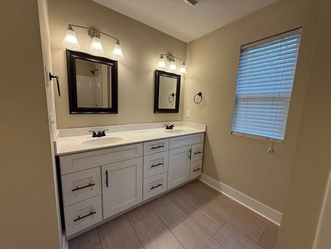 Foto del edificio - Lovely 3 Bed 2 Bath House in Old Hickory - Fenced in Yard