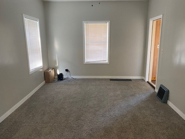 Building Photo - 1 Bed 1 Bath Single Family Home in Wisconsin Rapids