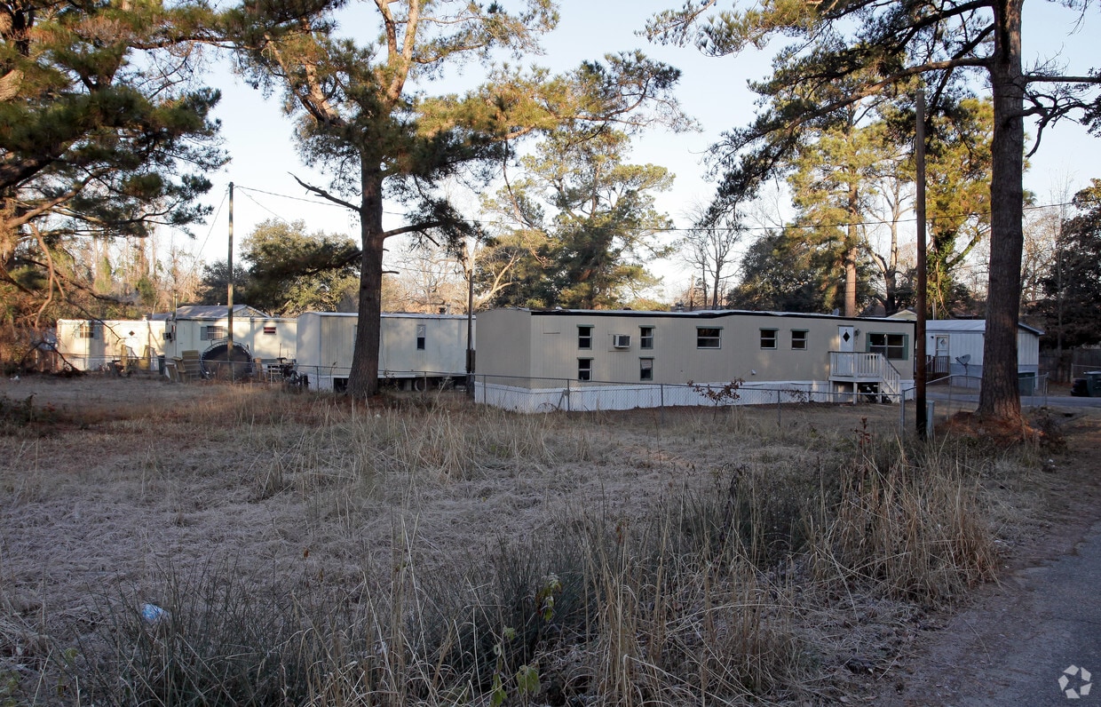 Primary Photo - 5747 Rickett Ave