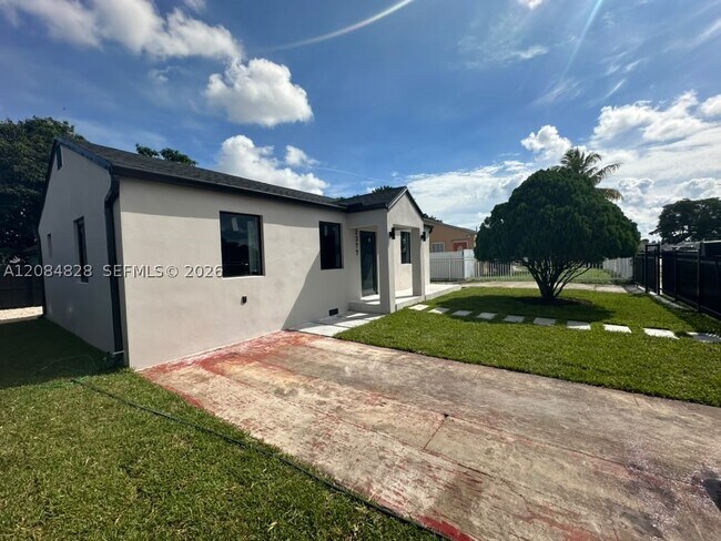 Foto del edificio - 2377 NW 84th St
