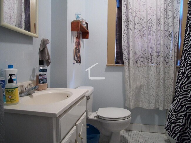 Foto del edificio - Renovated 4 Bed/2 Bath