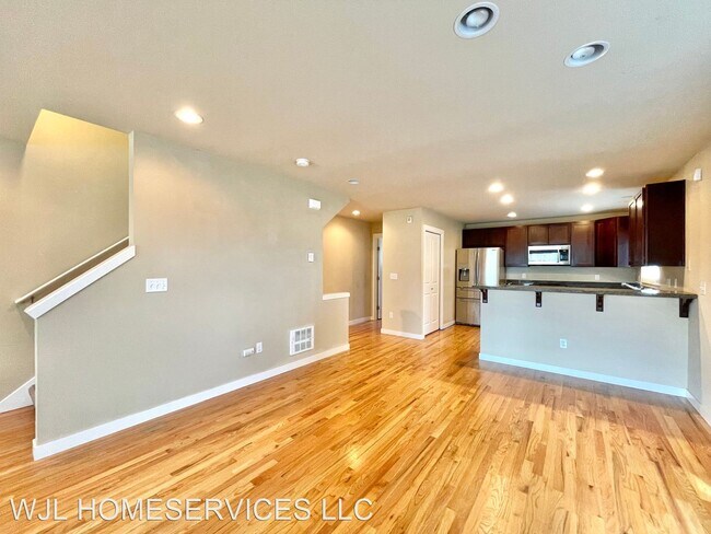 Building Photo - 3 br, 2.5 bath House - 928 N 96th Street