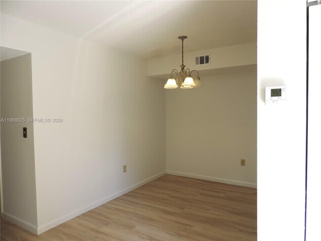 Foto del edificio - 566 NW 114th Ave