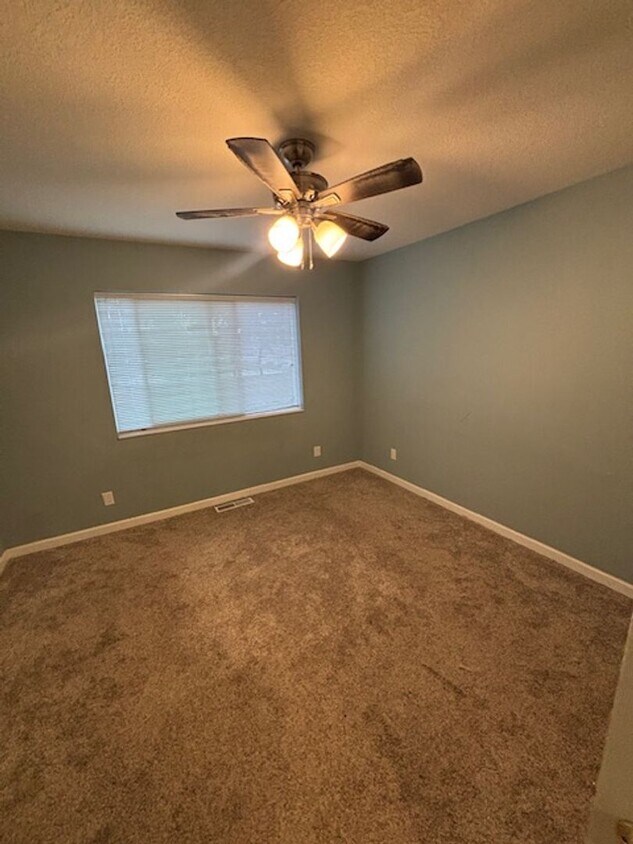Foto principal - 1 Bedroom 1 Bath Apt. with huge garage in ...