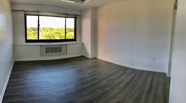 Bedroom #1 - 1021 Arlington Blvd