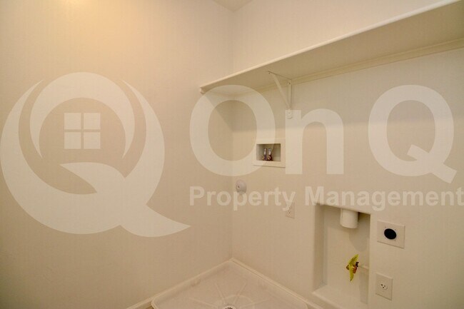 Building Photo - 12350 N Collamer Dr