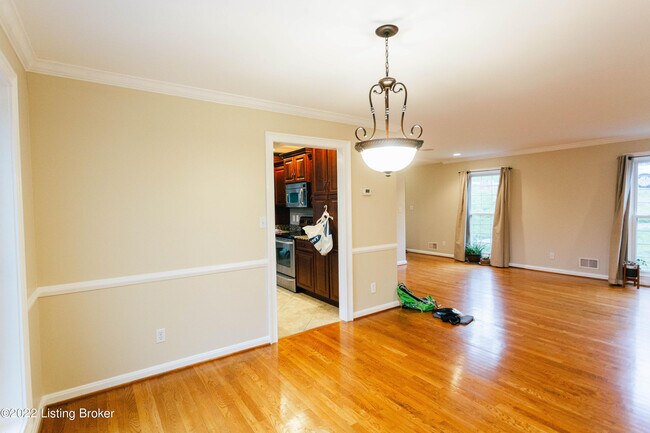 Building Photo - 2417 Ashwood Dr