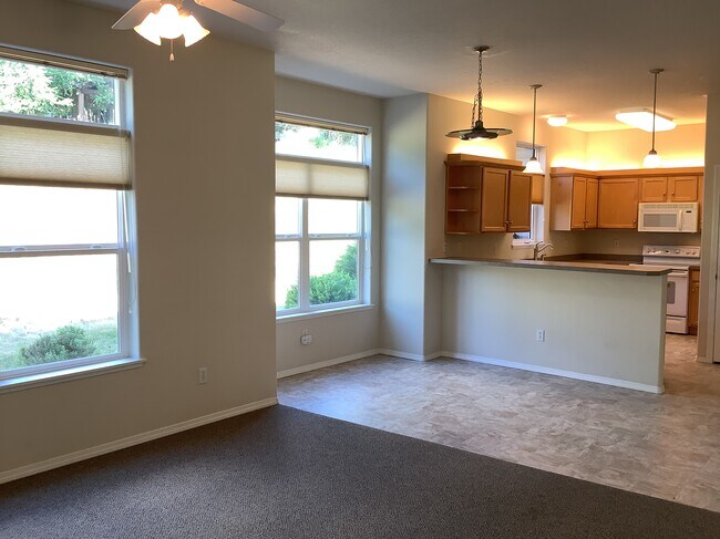 Foto del edificio - 5100 Village View Way