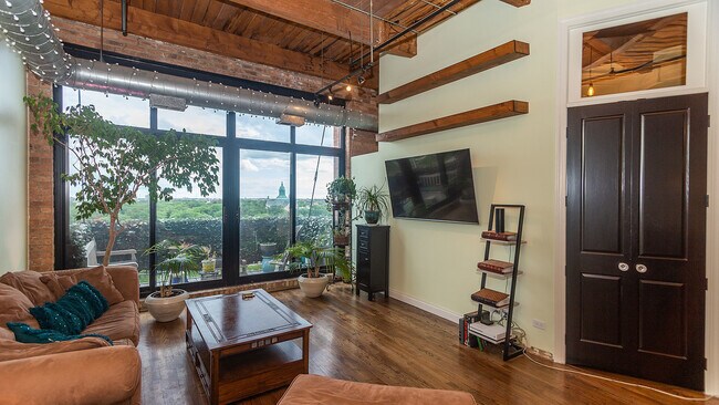 Building Photo - 1250 W Van Buren St