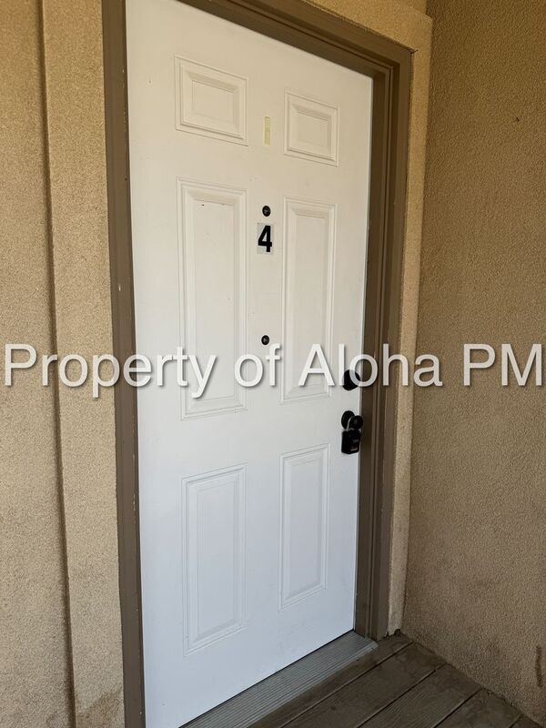 Foto del edificio - 1049 W Pine Ave