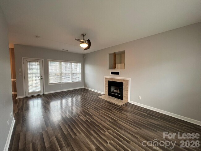 Foto del edificio - 3307 Creek Trail Rd