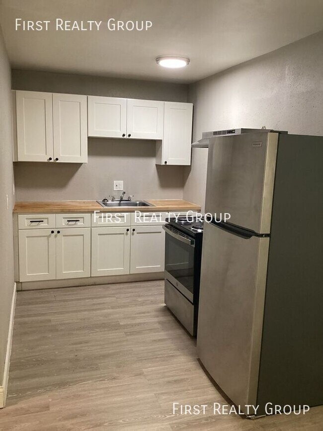 Foto del edificio - 5620 N Main St
