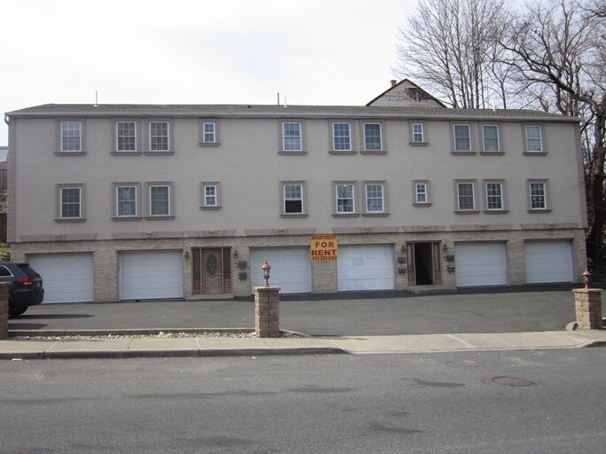 Primary Photo - 157-167 Maple St
