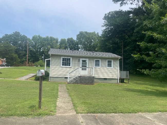 Building Photo - 213 Spring Dr