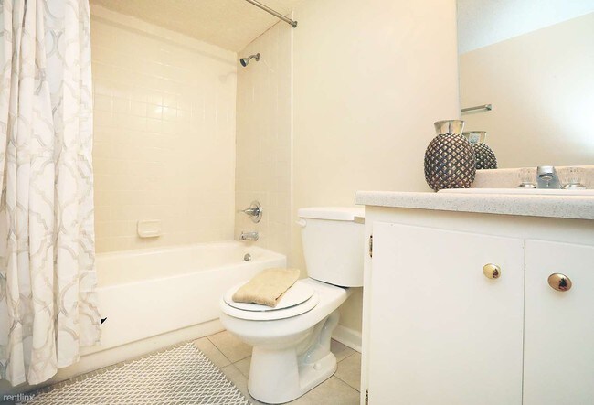 Building Photo - 2642 Embarcadero Dr